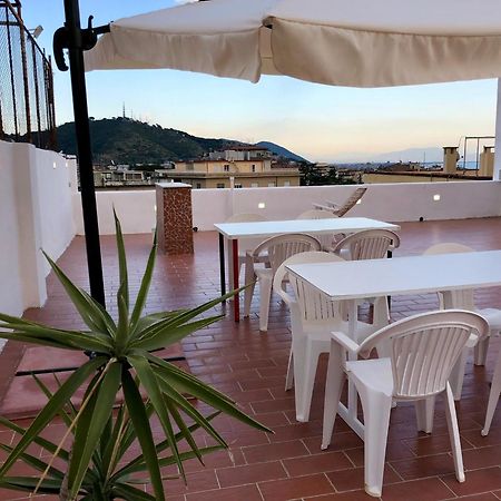 Casa Vacanze Sunshine ซาแลร์โน ภายนอก รูปภาพ