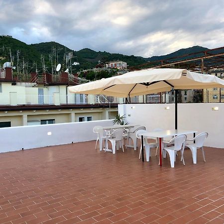 Casa Vacanze Sunshine ซาแลร์โน ภายนอก รูปภาพ