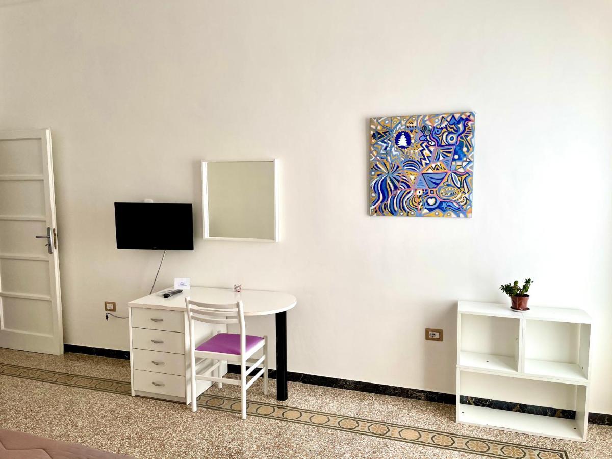 Casa Vacanze Sunshine ซาแลร์โน ภายนอก รูปภาพ