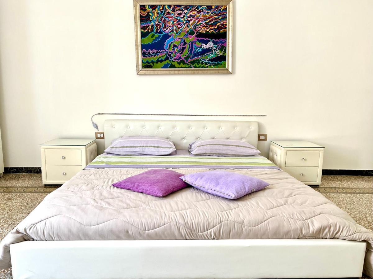 Casa Vacanze Sunshine ซาแลร์โน ภายนอก รูปภาพ